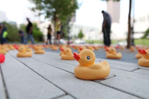 Museum-of-design-Atlanta-waterdream-guerilla-marketing-ambient-canard-en-plastique-rubber-duck-The-Titan-agency-1-600x400