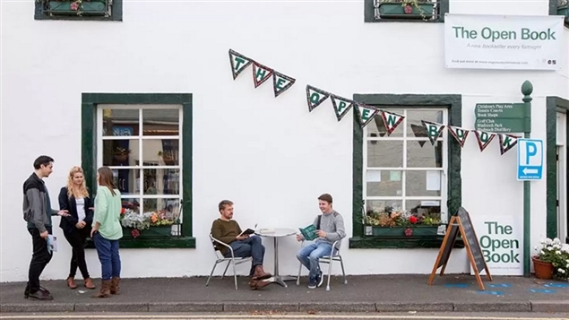 150825_sk1vd_aetd_open_book_sn635